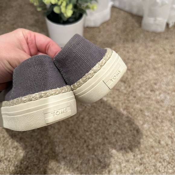Toms Gray Canvas Espadrille Slip-On Flats - Picture 3 of 7